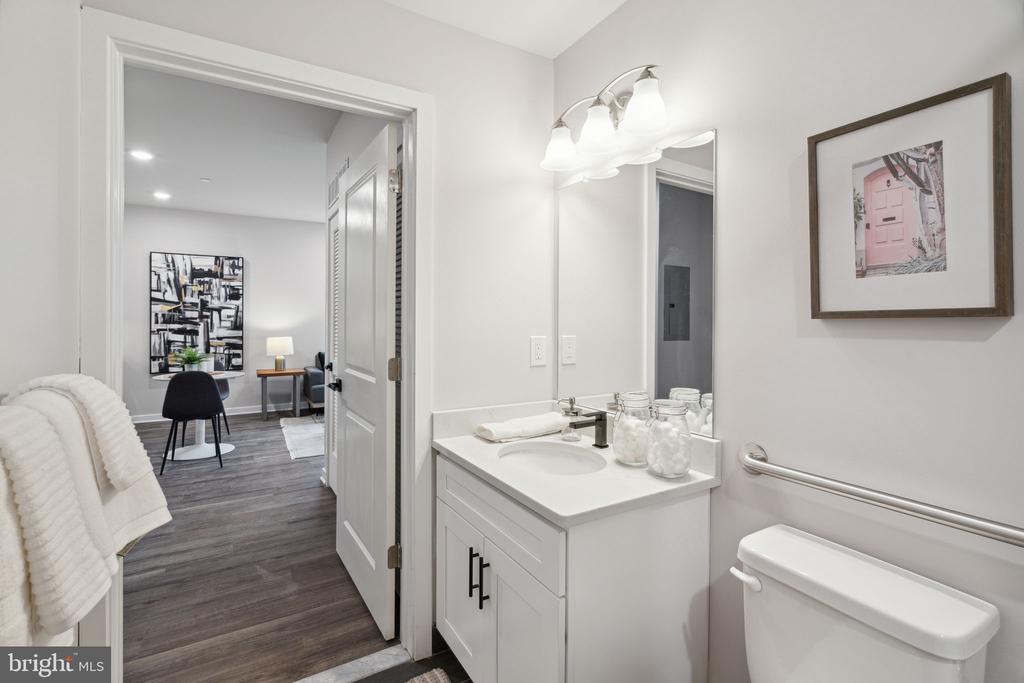 101 W OXFORD STREET 307