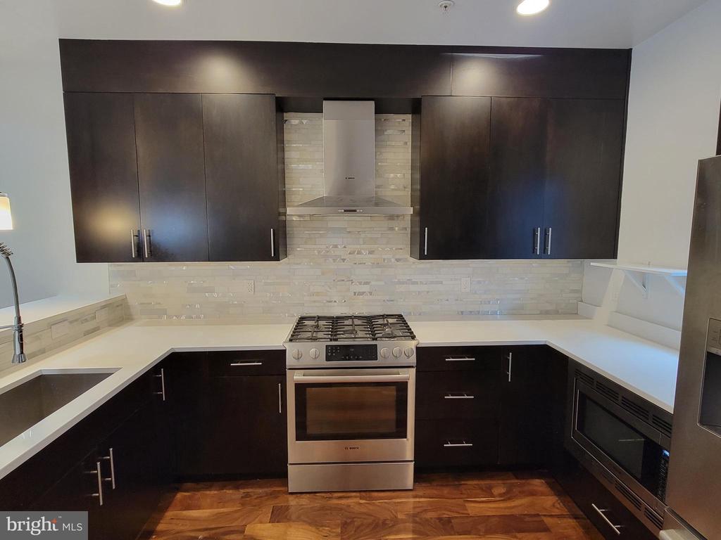 702 N FRONT STREET 12 3