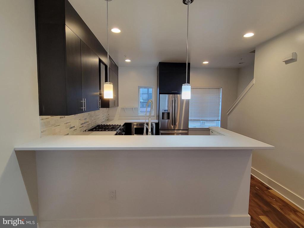 702 N FRONT STREET 12 3