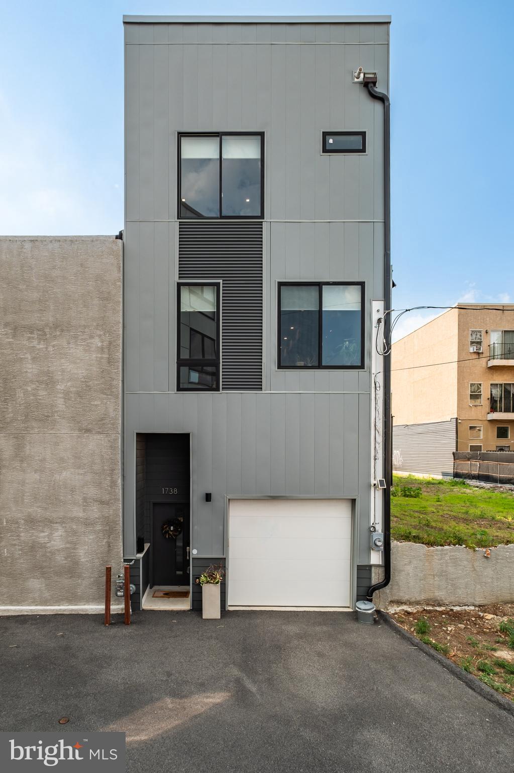 1738 N HANCOCK STREET