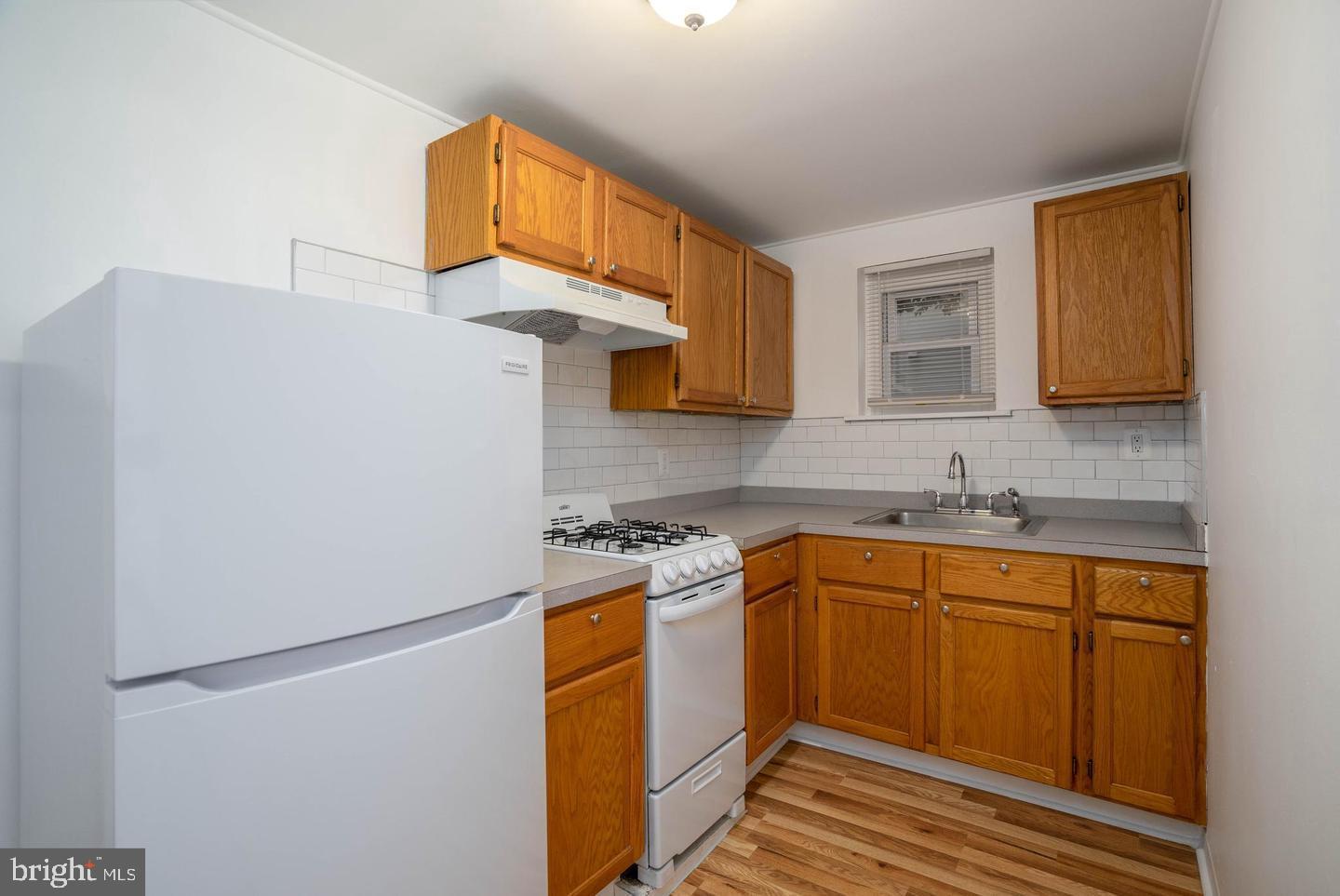 923 SPRUCE STREET 1F