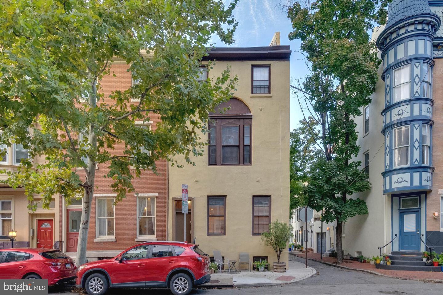 923 SPRUCE STREET 1F