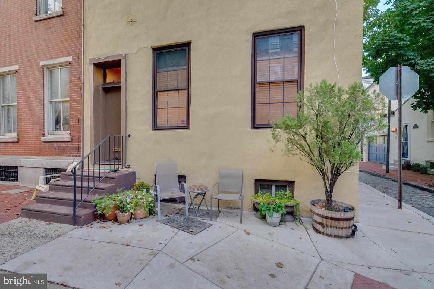 923 SPRUCE STREET 1F