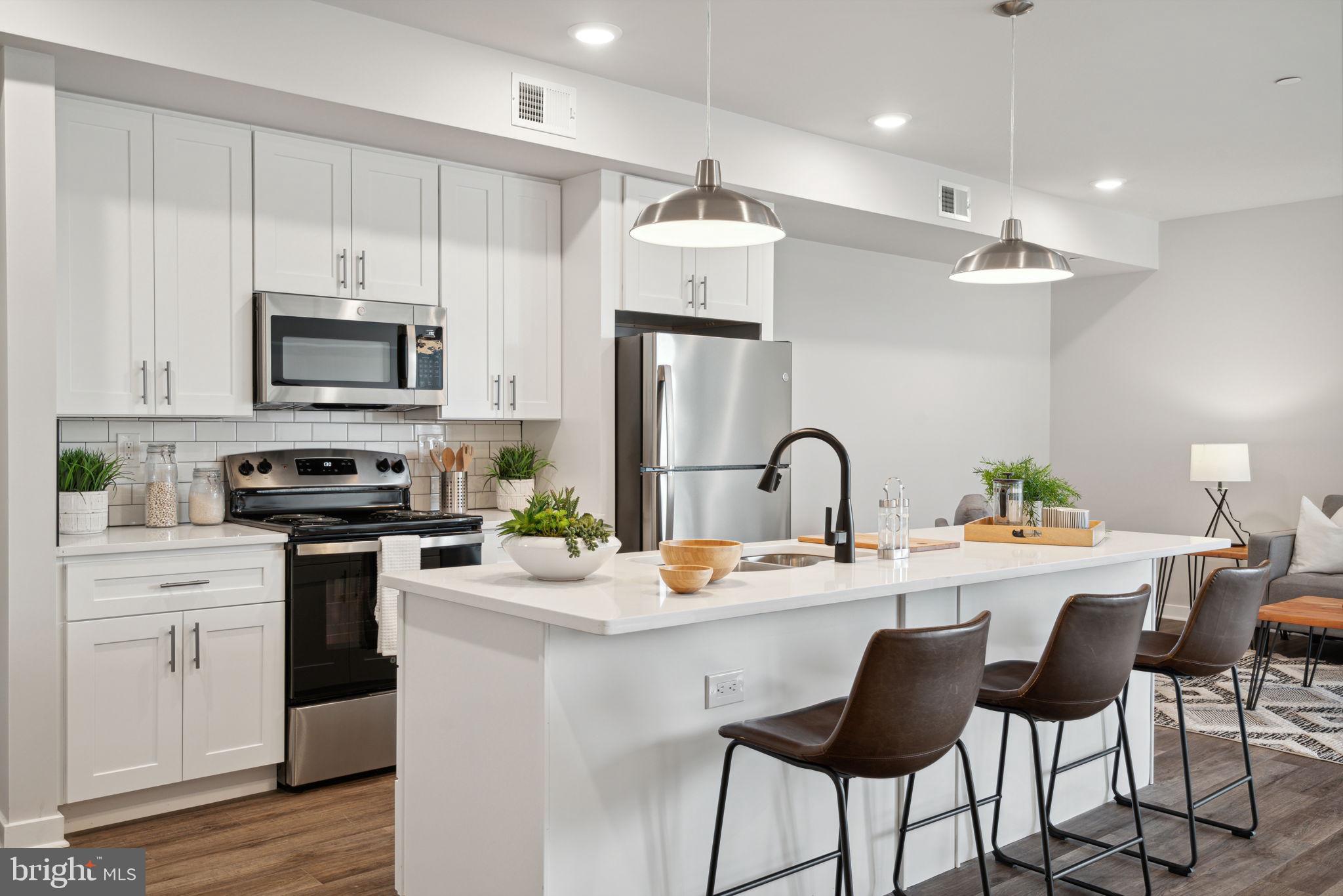 101 W OXFORD STREET 204