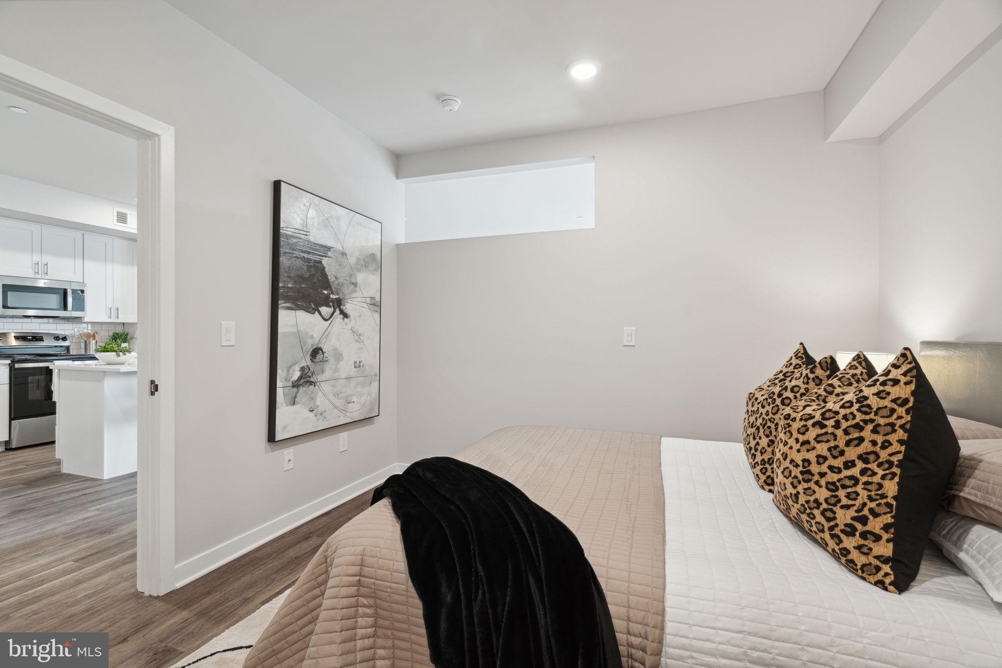 101 W OXFORD STREET 204