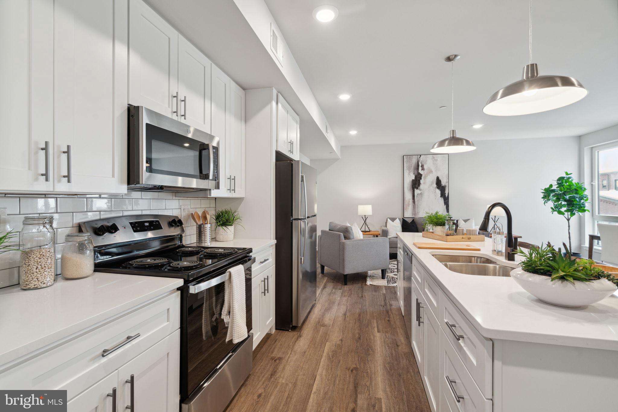 101 W OXFORD STREET 211