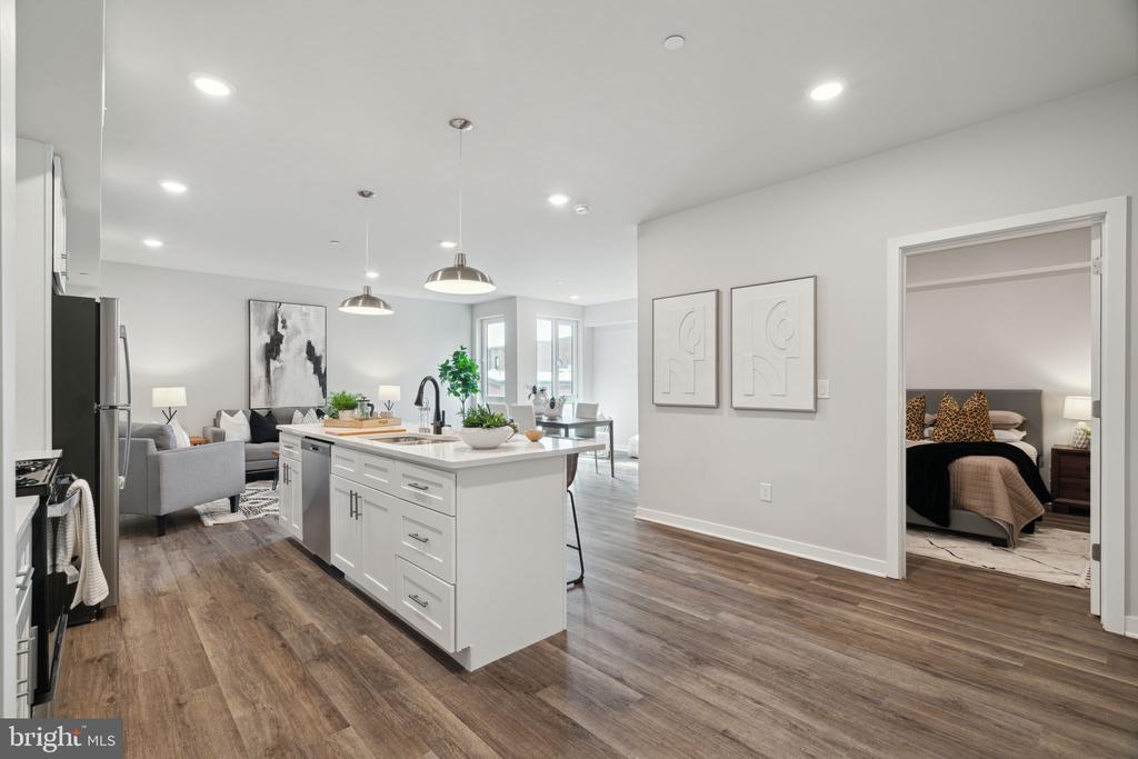 101 W OXFORD STREET 211