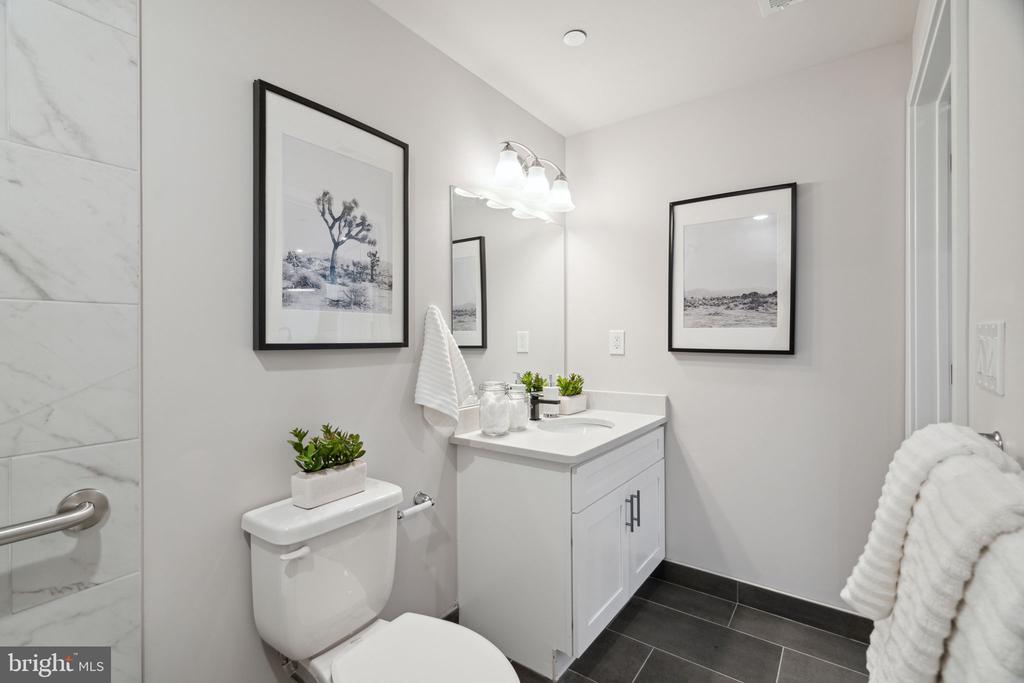 101 W OXFORD STREET 211