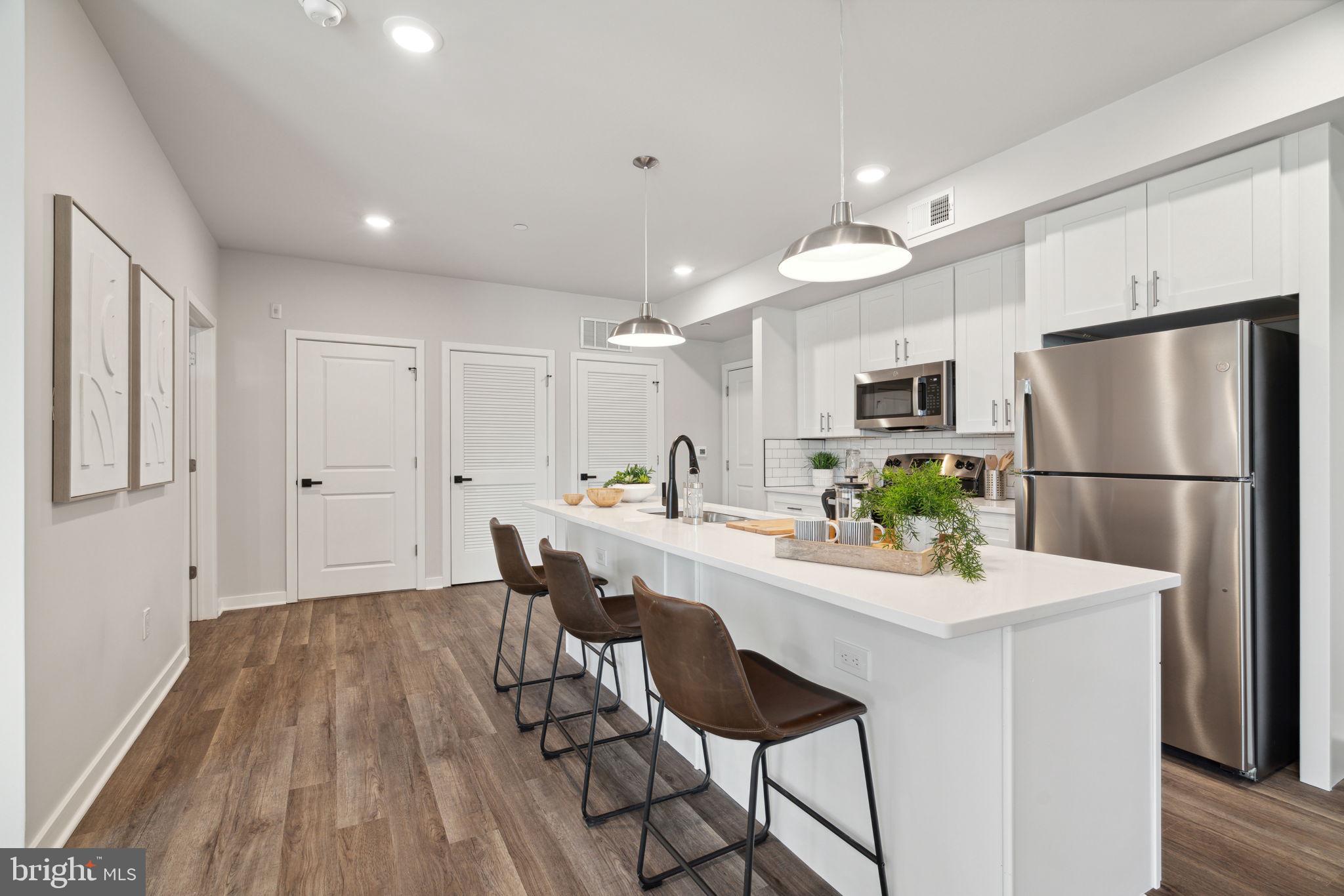 101 W OXFORD STREET 211