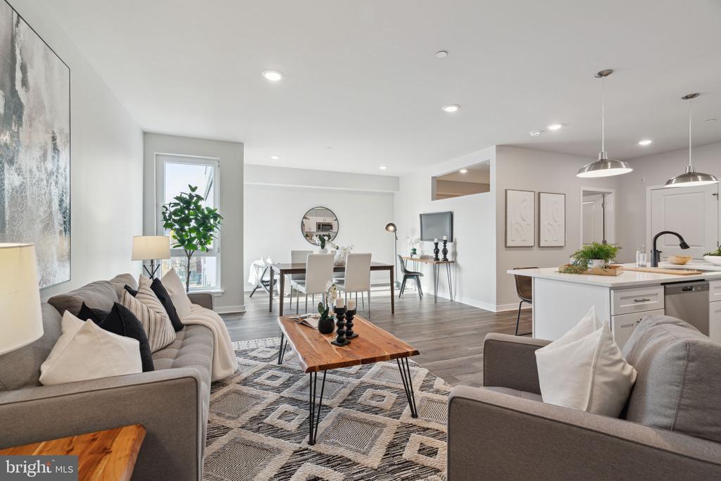 101 W OXFORD STREET 211