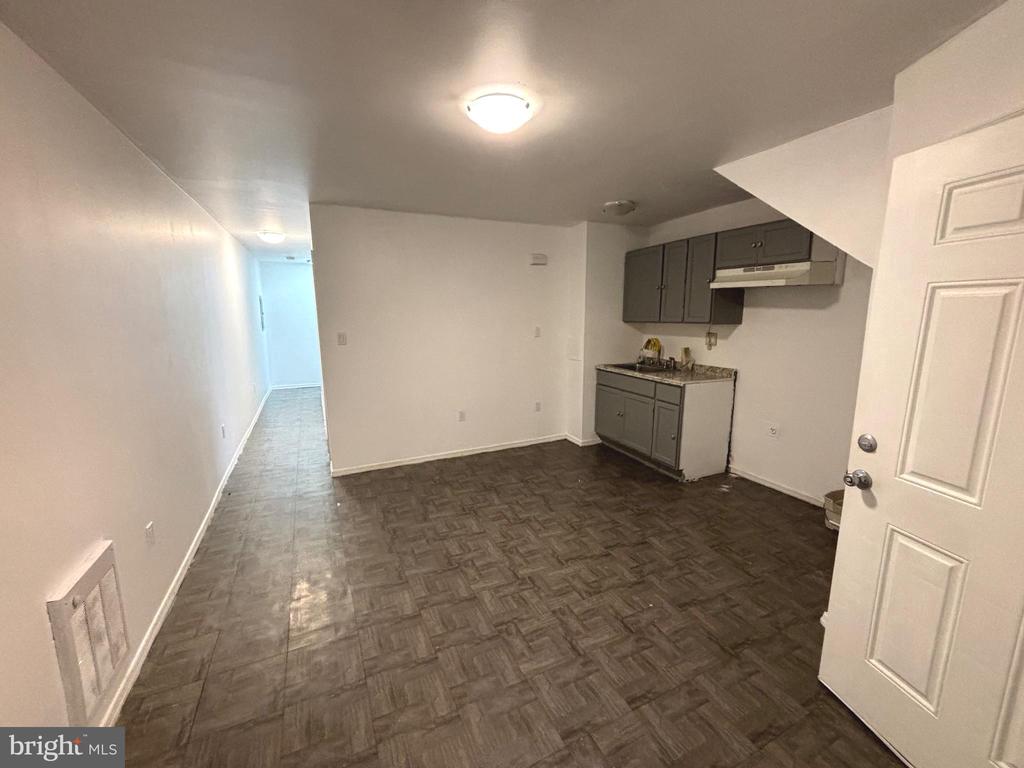 401 W WINGOHOCKING STREET 1ST FLOOR