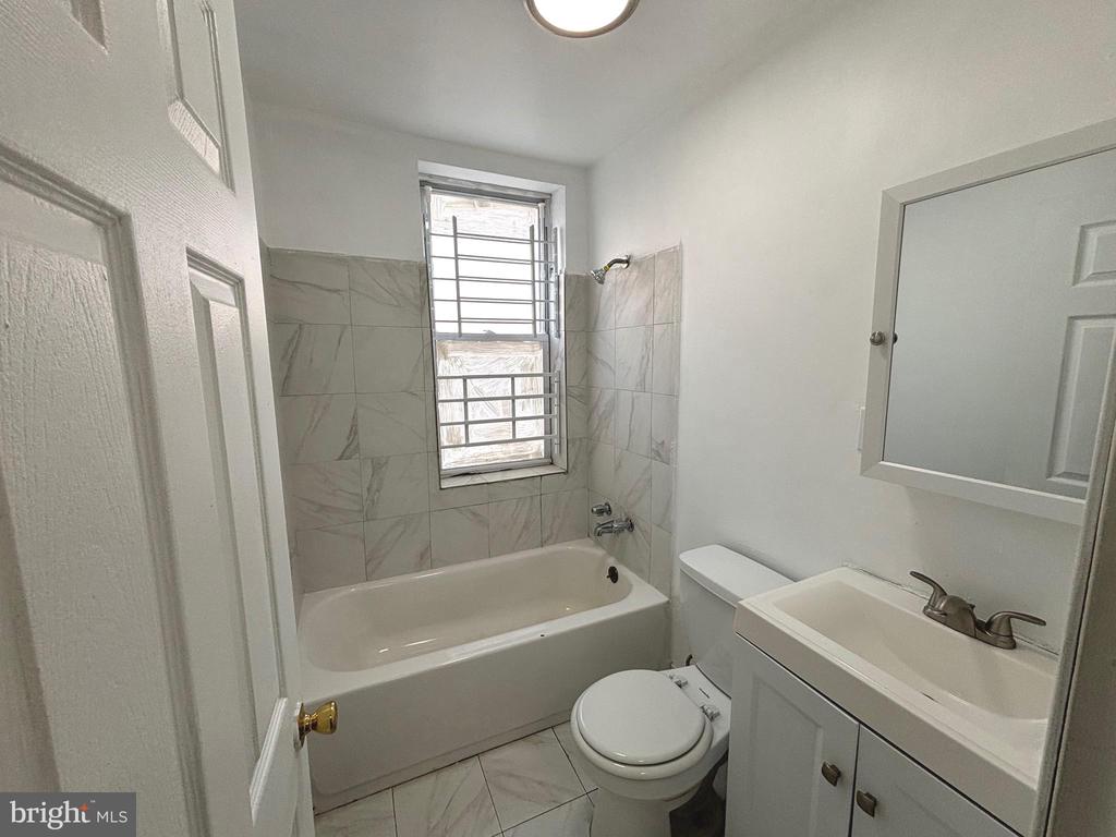 401 W WINGOHOCKING STREET 1ST FLOOR