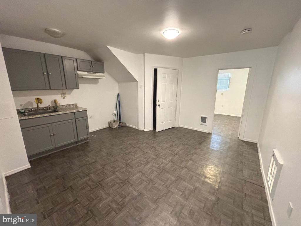 401 W WINGOHOCKING STREET 1ST FLOOR