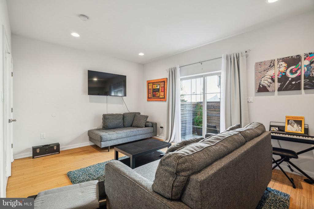 1521 MELON STREET