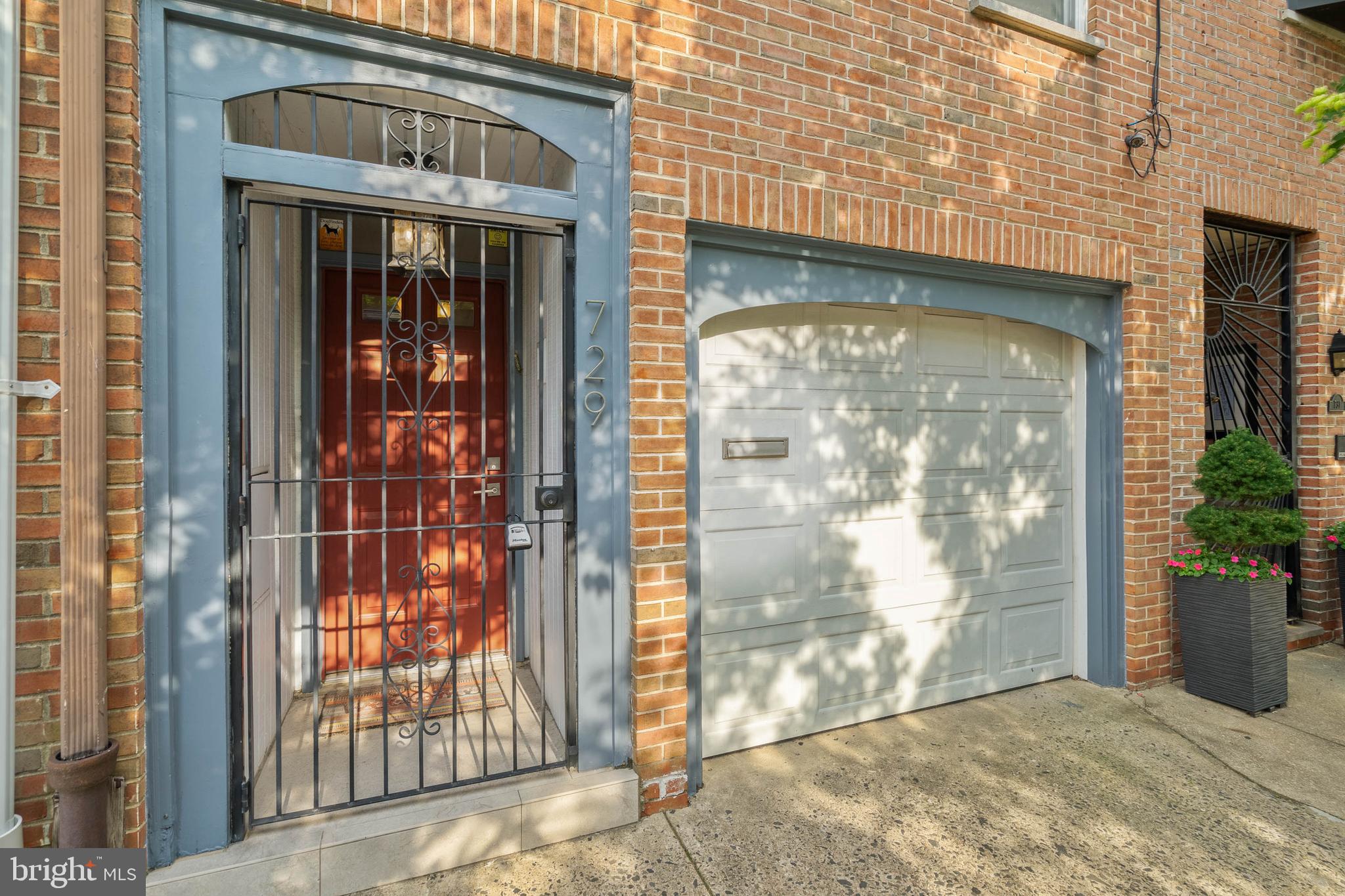 729 S 11TH STREET