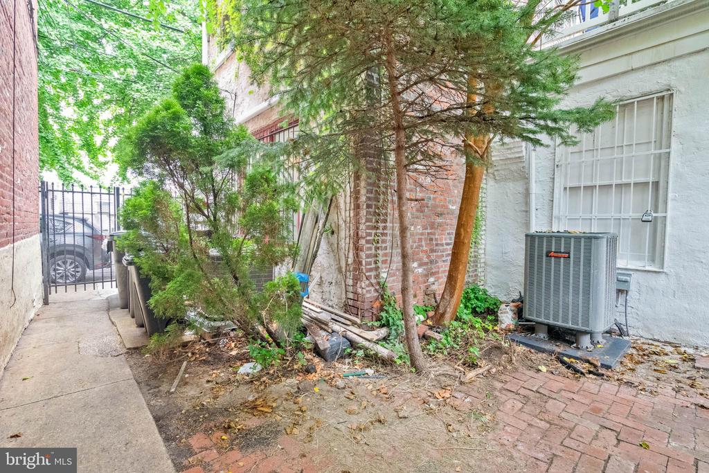 520 S 4TH STREET