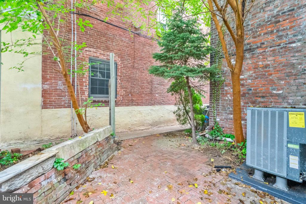 520 S 4TH STREET