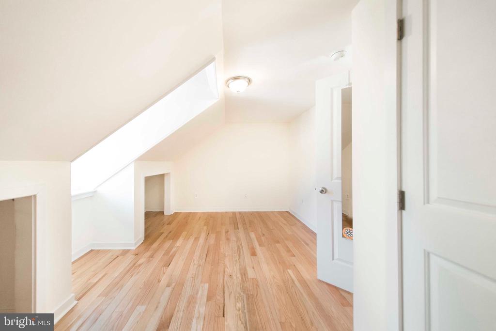 520 S 4TH STREET