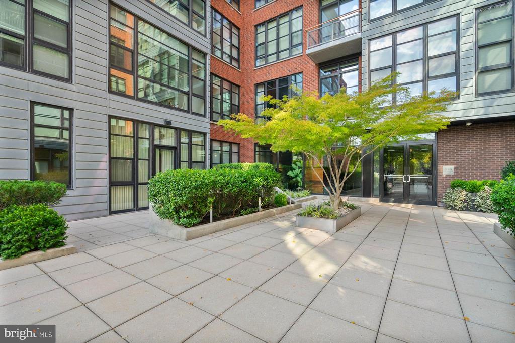 319 VINE STREET 108