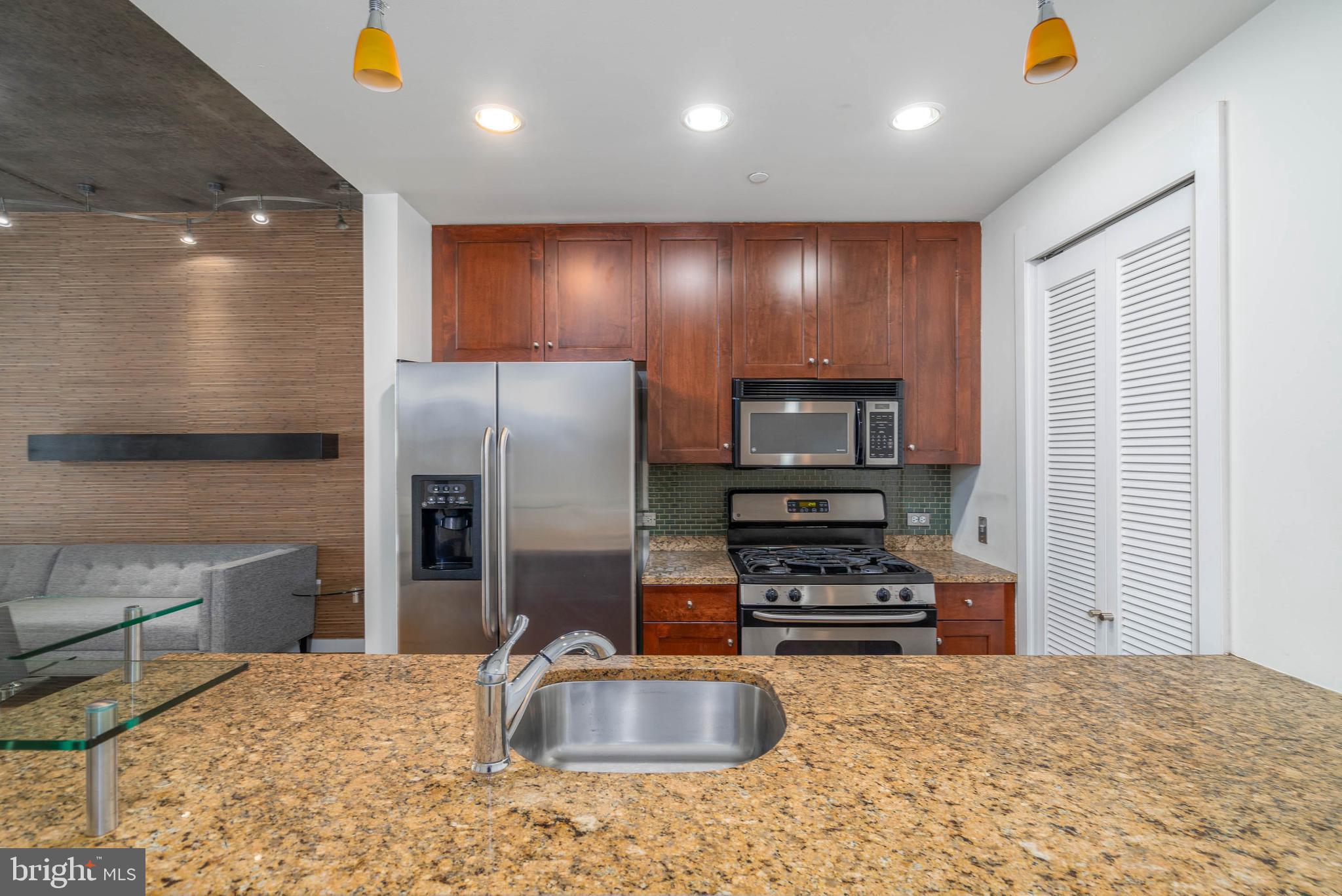 319 VINE STREET 108