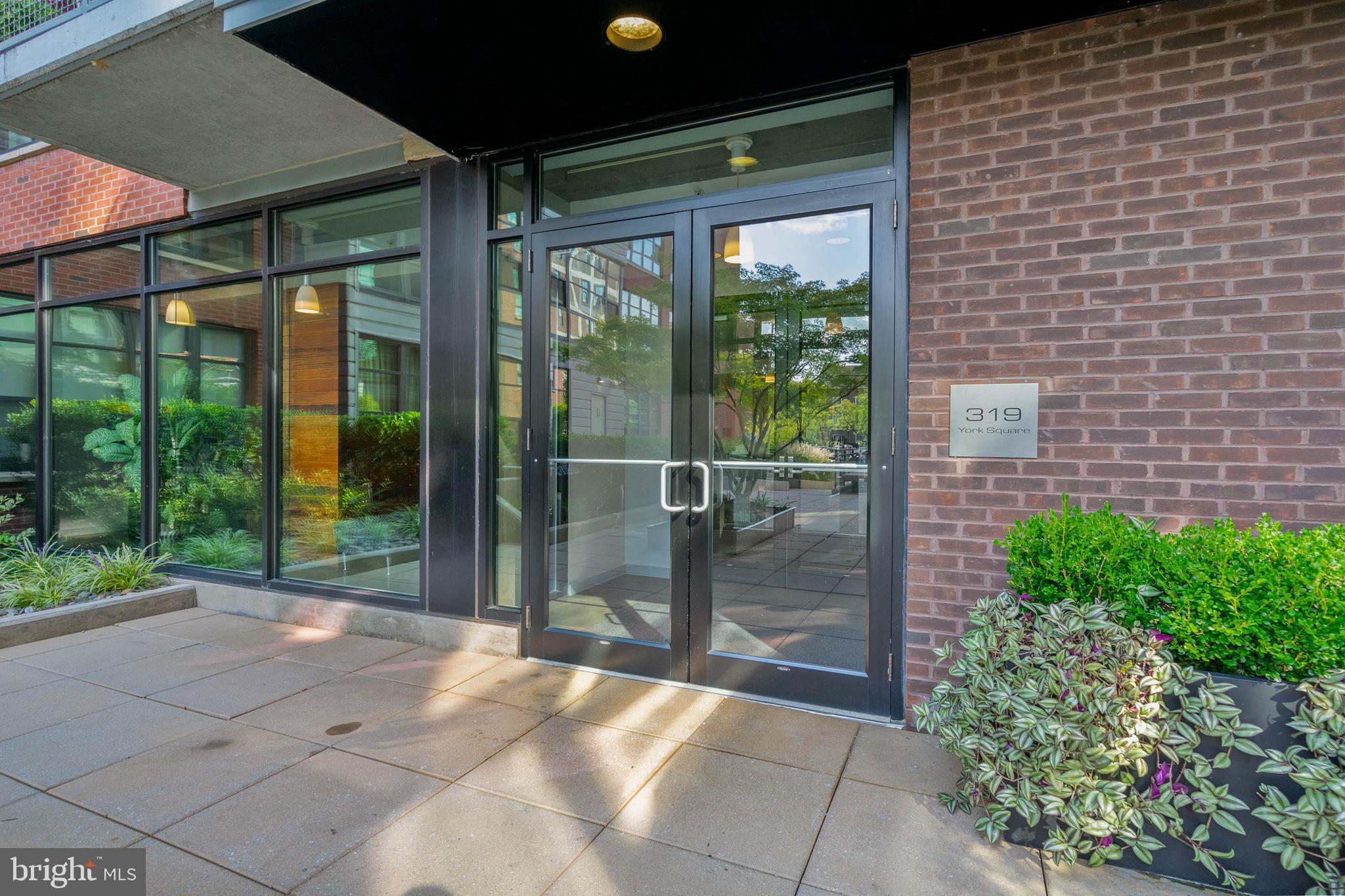 319 VINE STREET 108