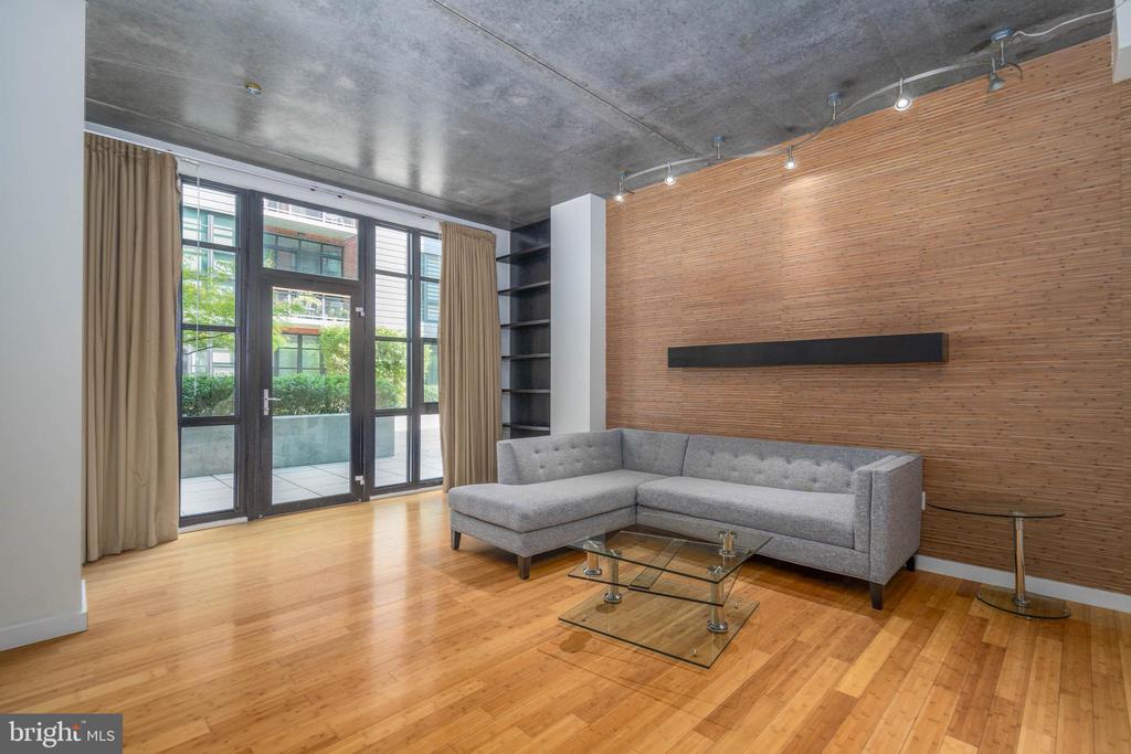 319 VINE STREET 108