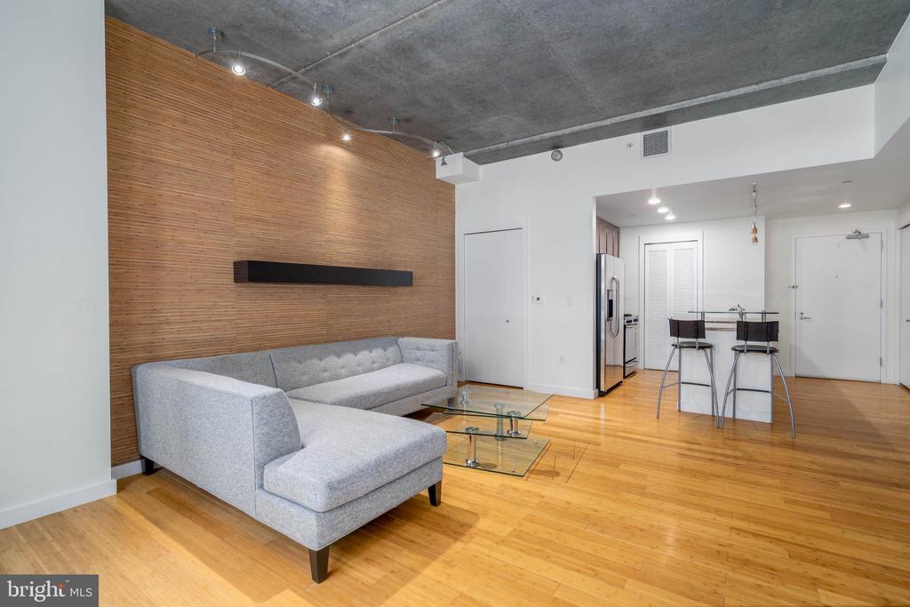 319 VINE STREET 108