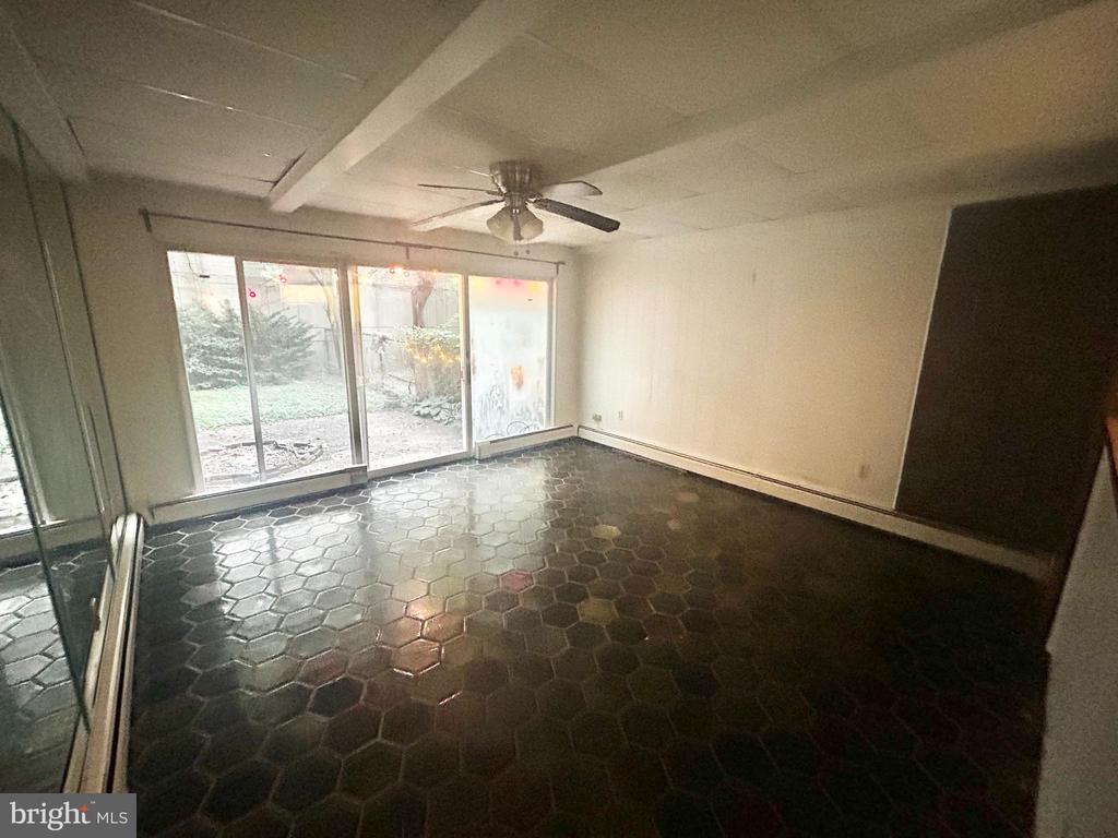 2020 SPRING GARDEN STREET 1R