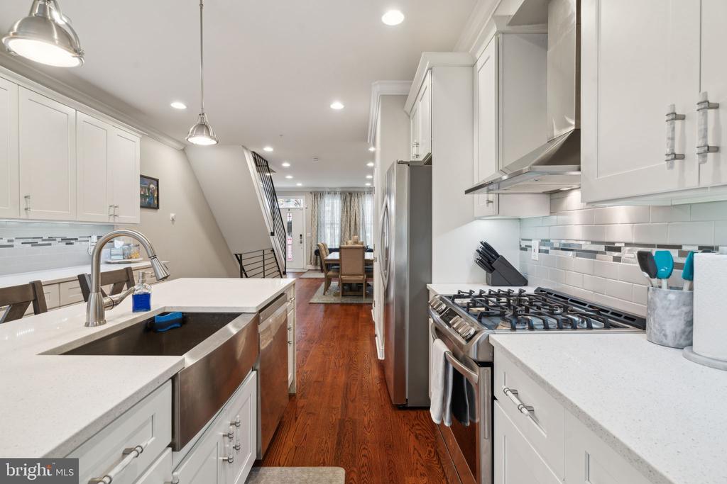 224 W WILDEY STREET