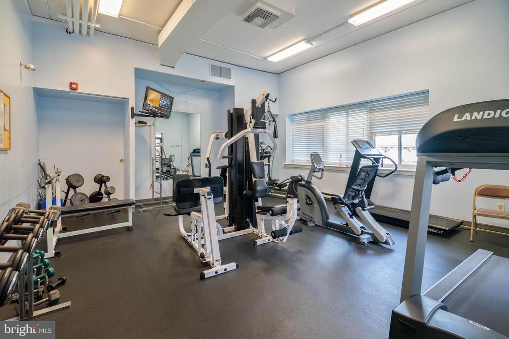 49304 DELAIRE LANDING ROAD 304