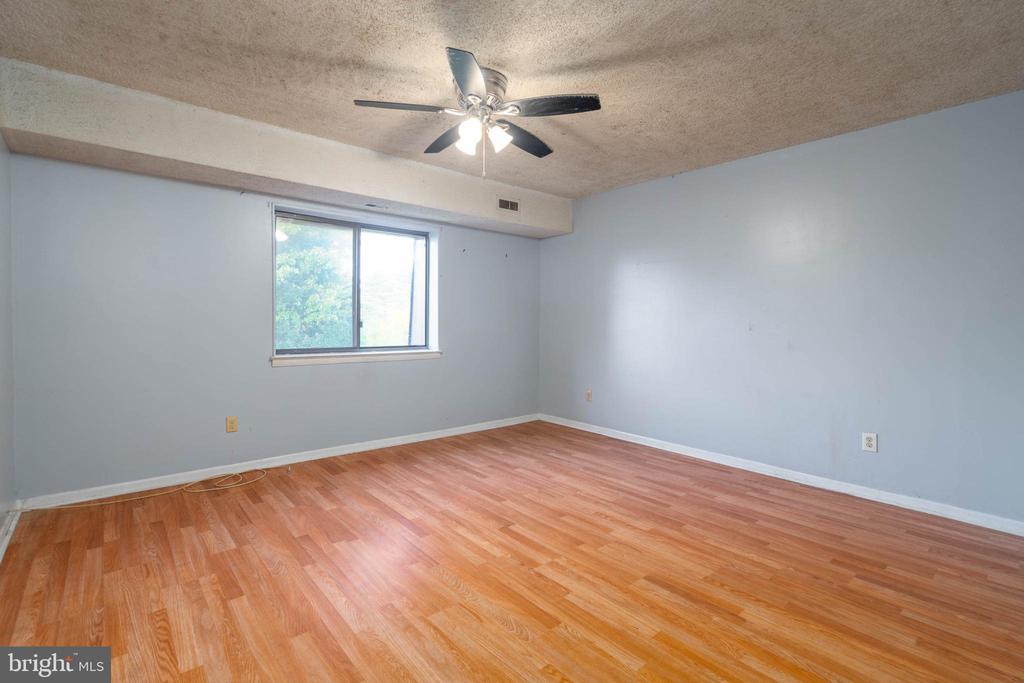 49304 DELAIRE LANDING ROAD 304