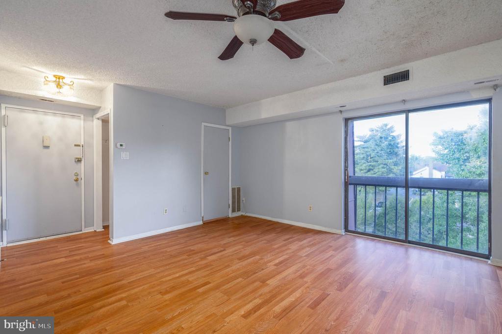 49304 DELAIRE LANDING ROAD 304