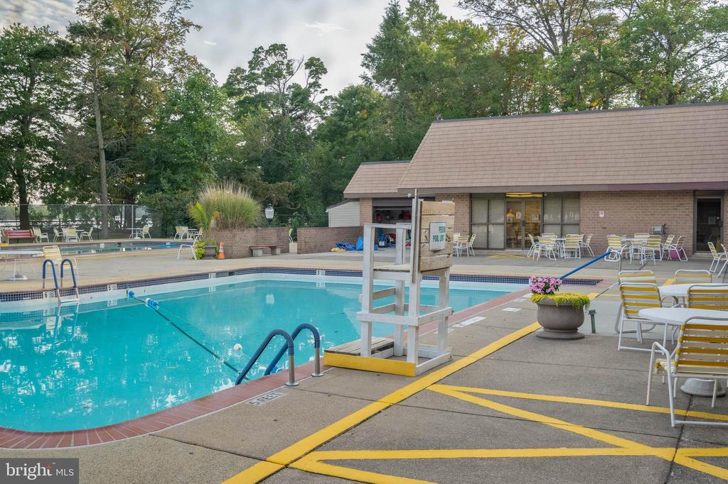 49304 DELAIRE LANDING ROAD 304