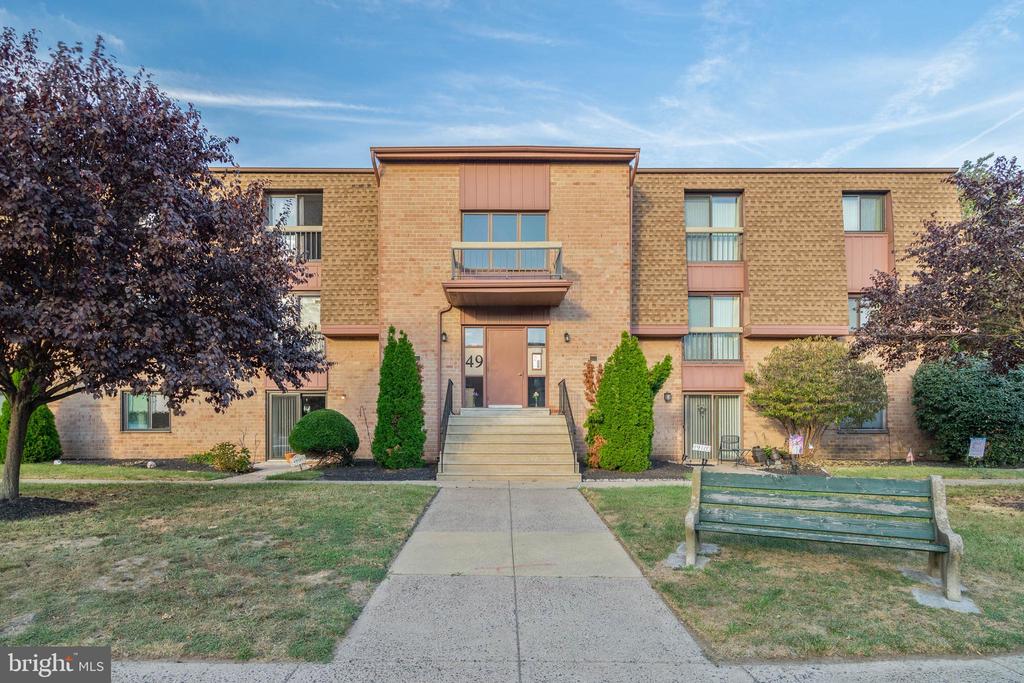 49304 DELAIRE LANDING ROAD 304