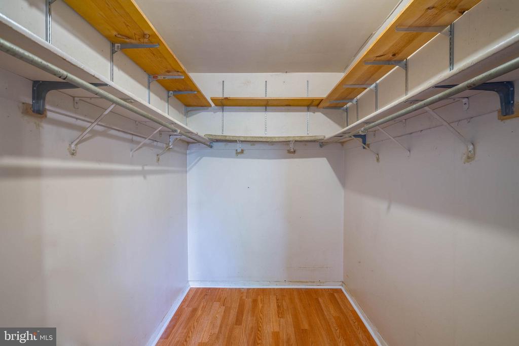 49304 DELAIRE LANDING ROAD 304