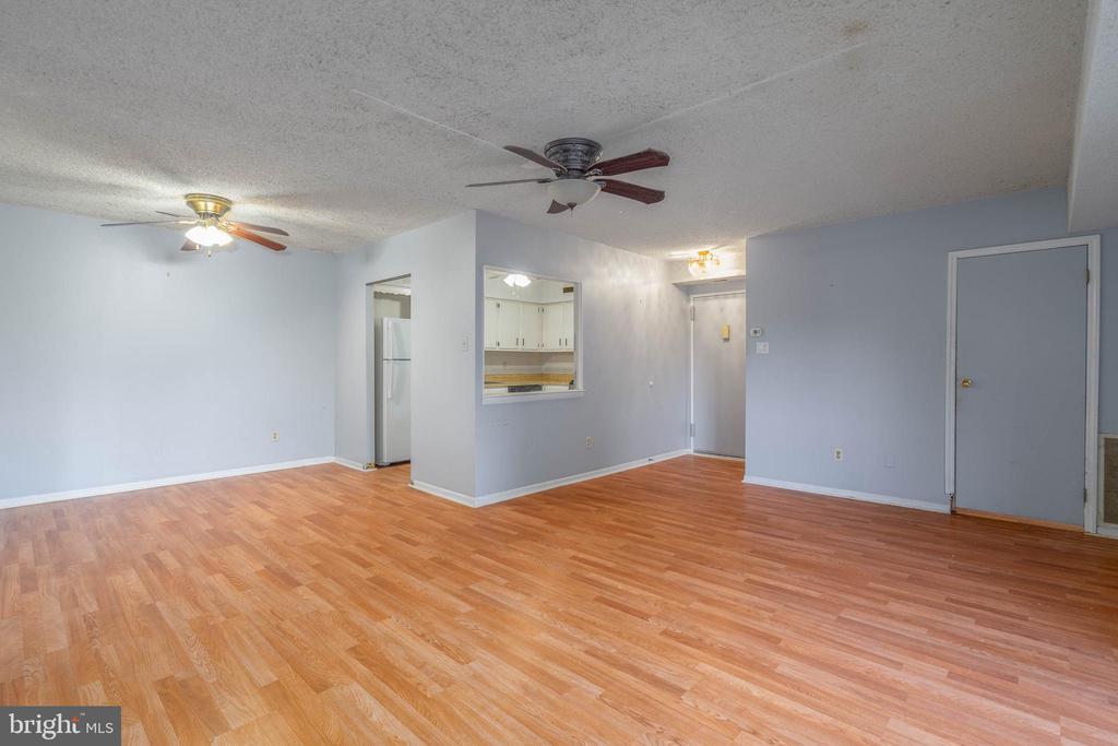 49304 DELAIRE LANDING ROAD 304