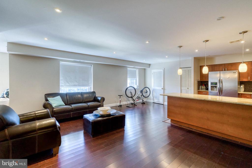 4000 GYPSY LANE 307