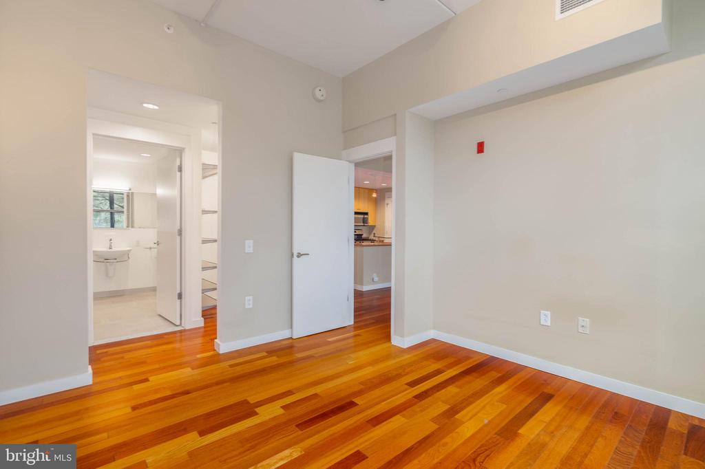 319 VINE STREET 105