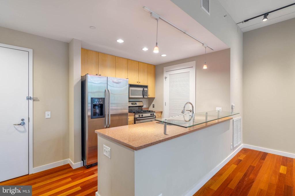 319 VINE STREET 105