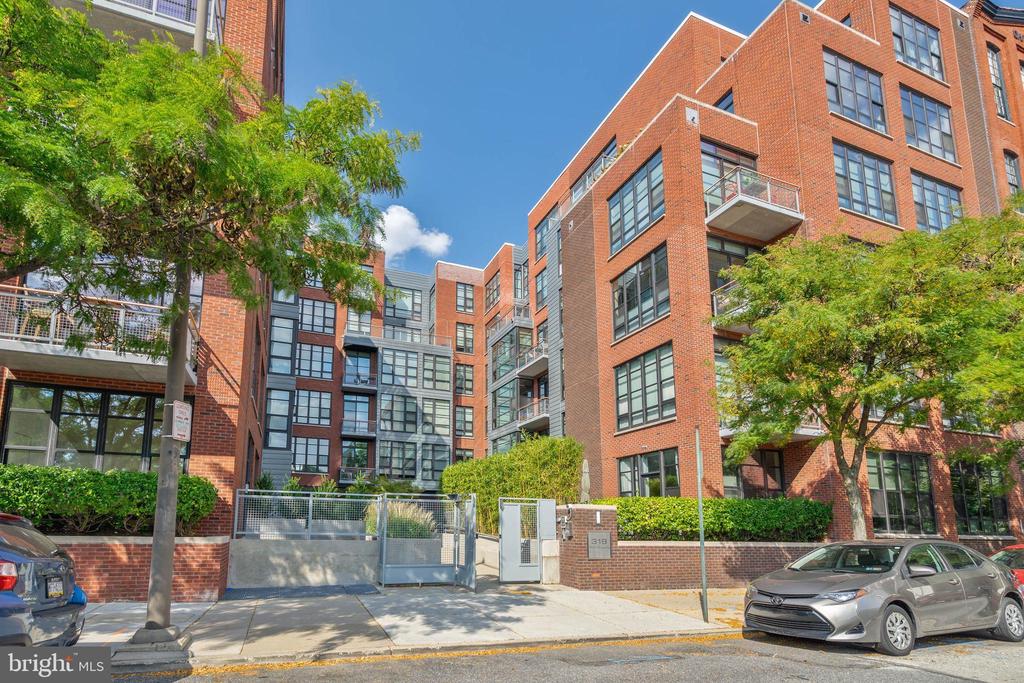319 VINE STREET 105