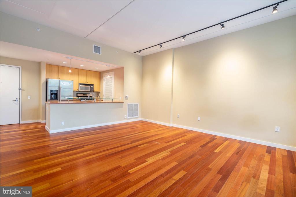 319 VINE STREET 105