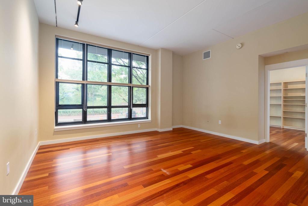 319 VINE STREET 105