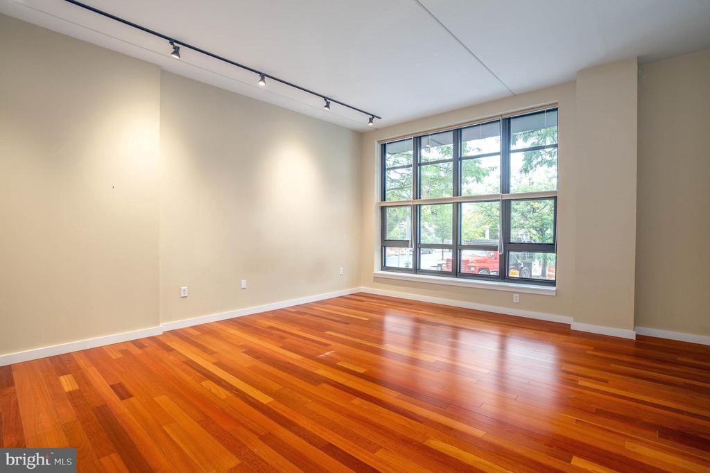 319 VINE STREET 105