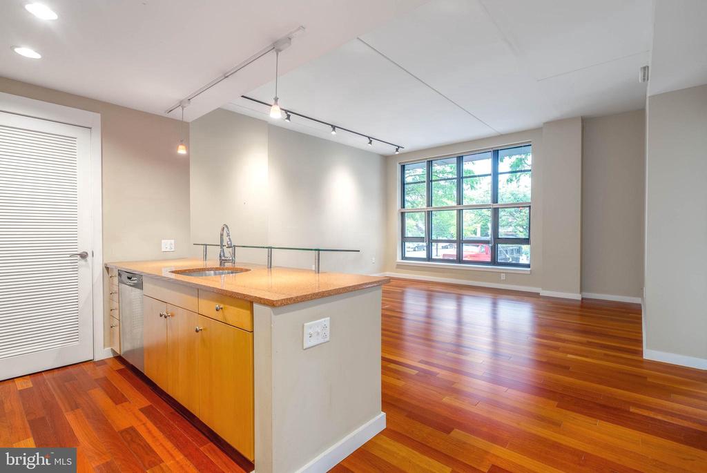 319 VINE STREET 105