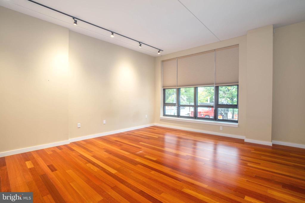 319 VINE STREET 105