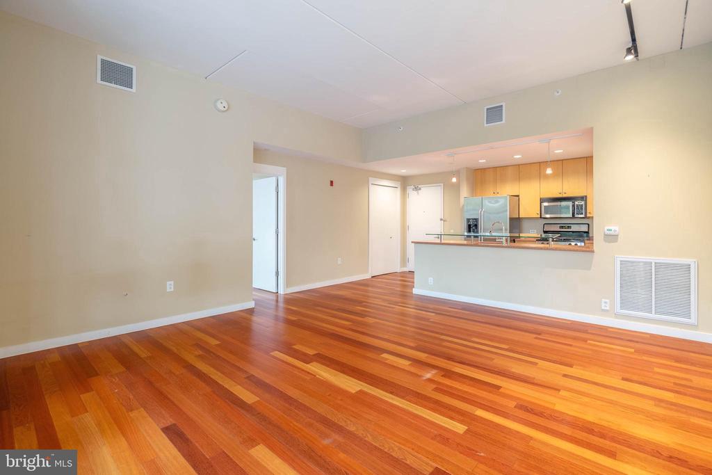 319 VINE STREET 105