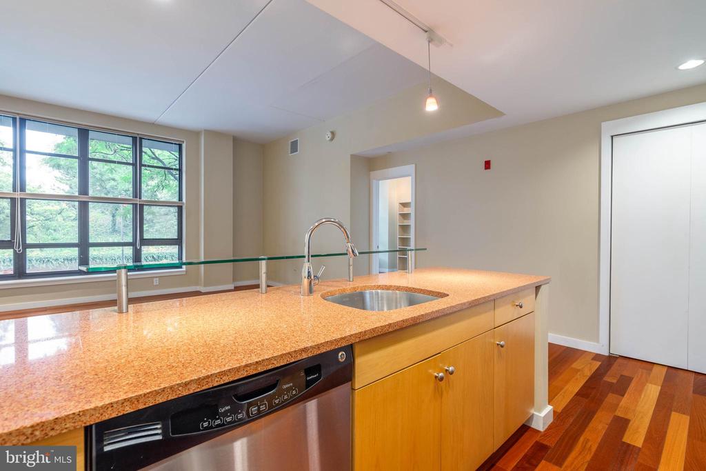 319 VINE STREET 105