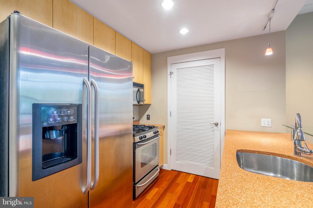 319 VINE STREET 105