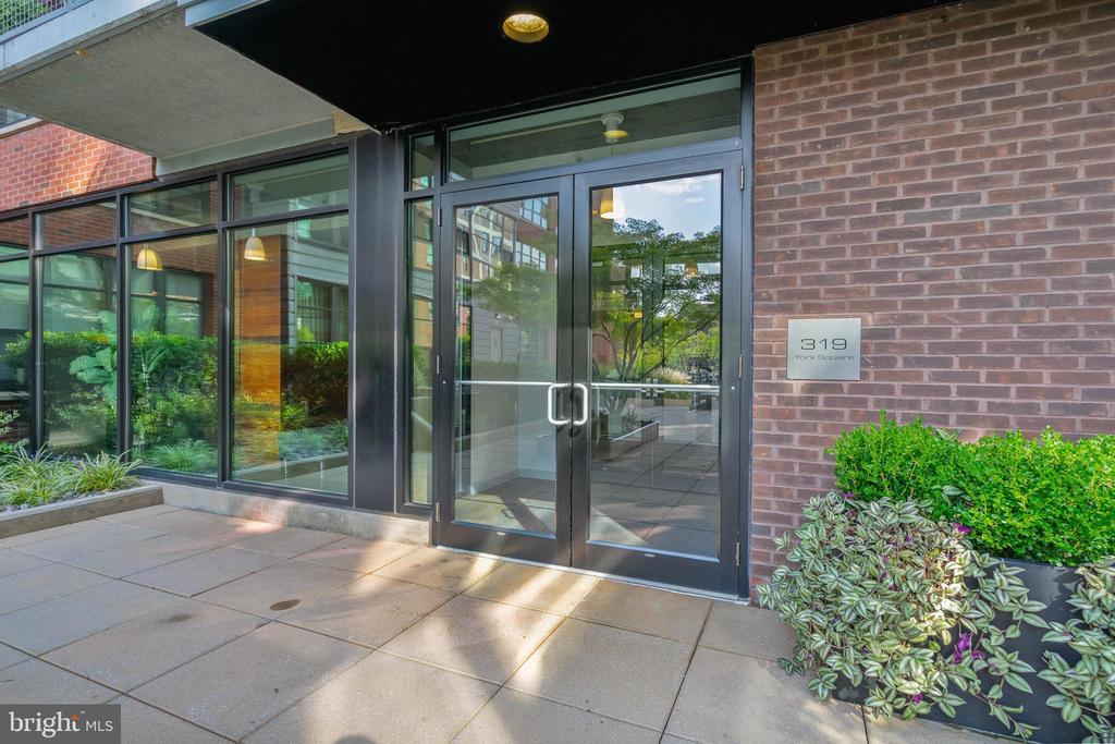 319 VINE STREET 105