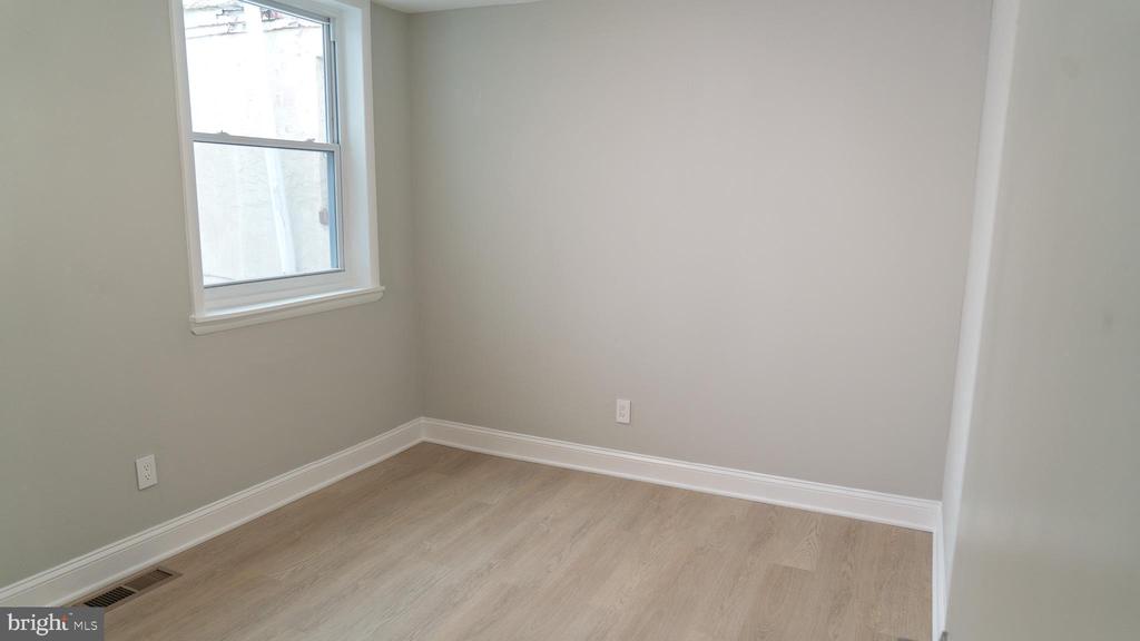 909 GREENWICH STREET